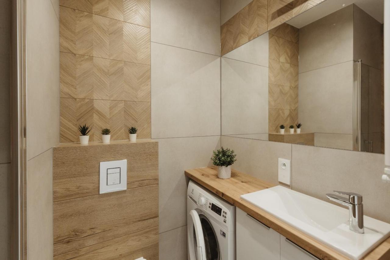 Apartment Bravo, F216